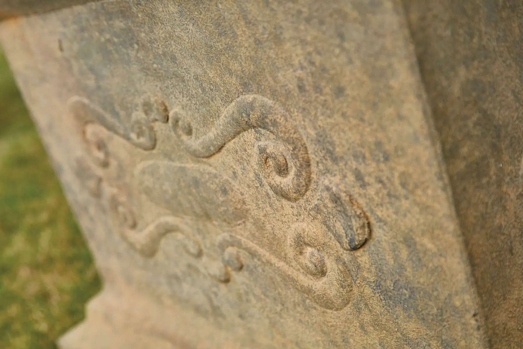 Hyde RHS Inspirations Water Feature - Stone Effect 6 Hyde RHS Inspirations Water Feature - Stone Effect - Image 6